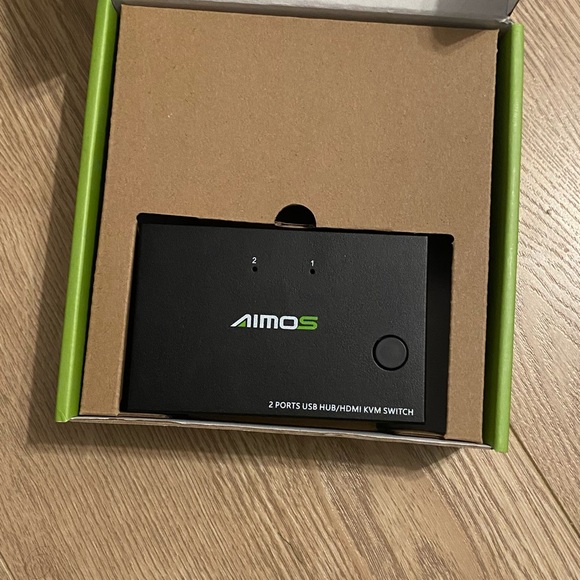 2x KVM Switches - Connect 2 computers to the same monitor, mouse and keyboard - Picture 3 of 11